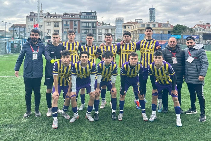 İstanbul Mesudiyespor U18 Takımı Esenevler Engelini Aştı